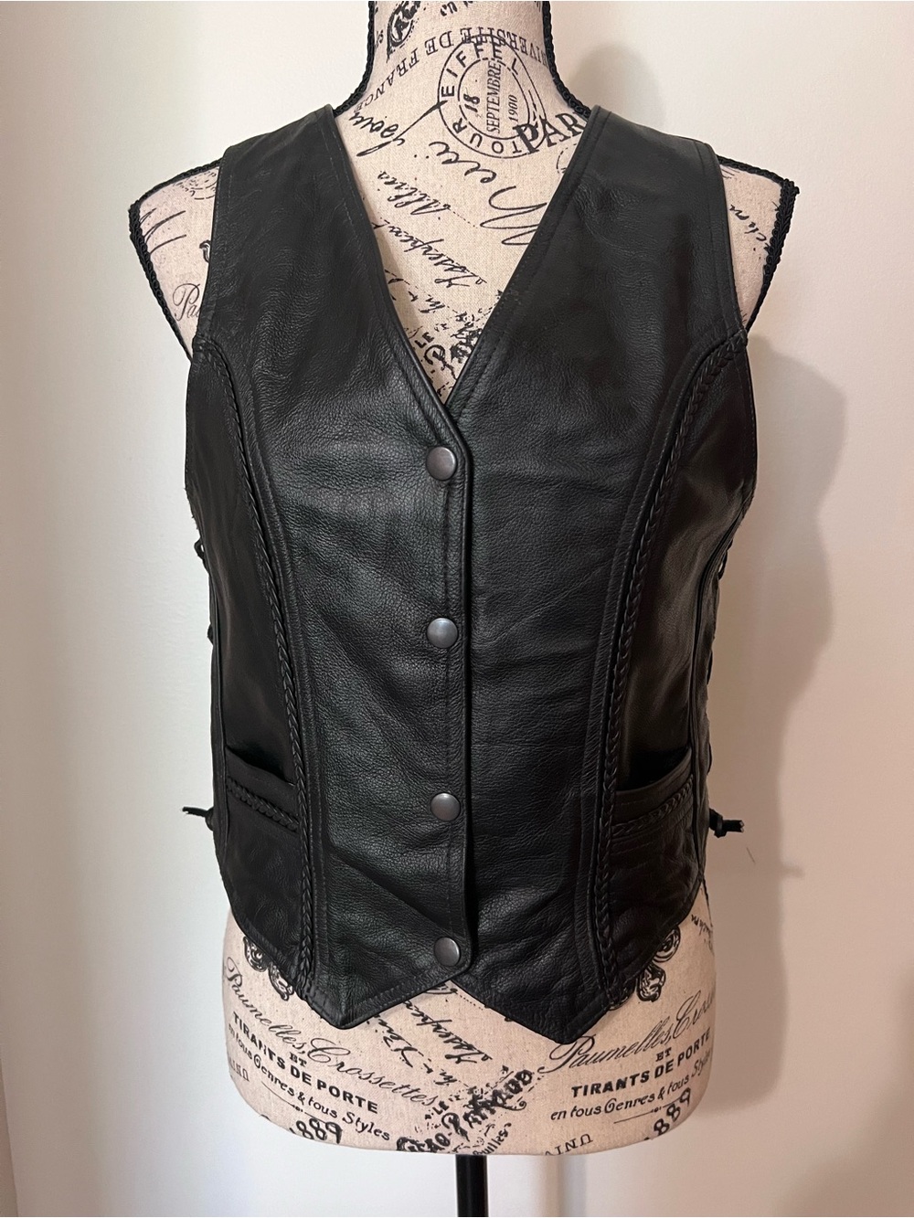 Dream Apparel Black Leather Motorcycle Vest Side Lace Braided Trim Medium